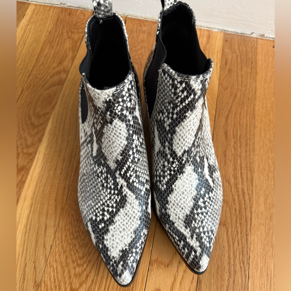 Blondo Emelia Bootie Black White Snakeskin - Picture 3 of 7